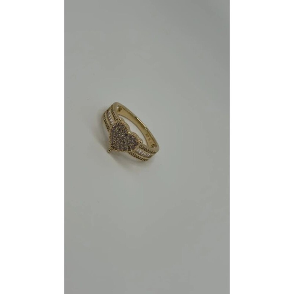 anillo oro laminado con forma de corazón